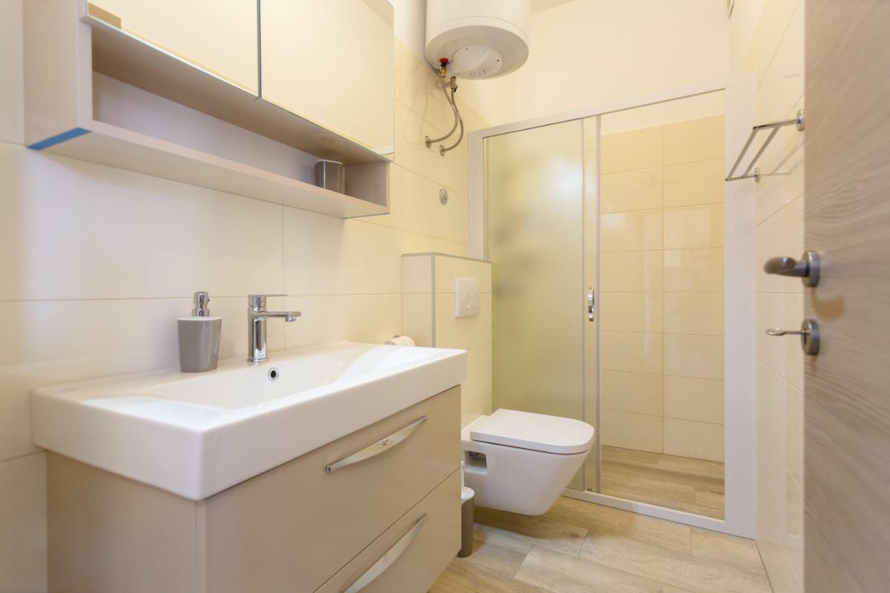 Apartment Rosemary 24 Krk Town Buitenkant foto