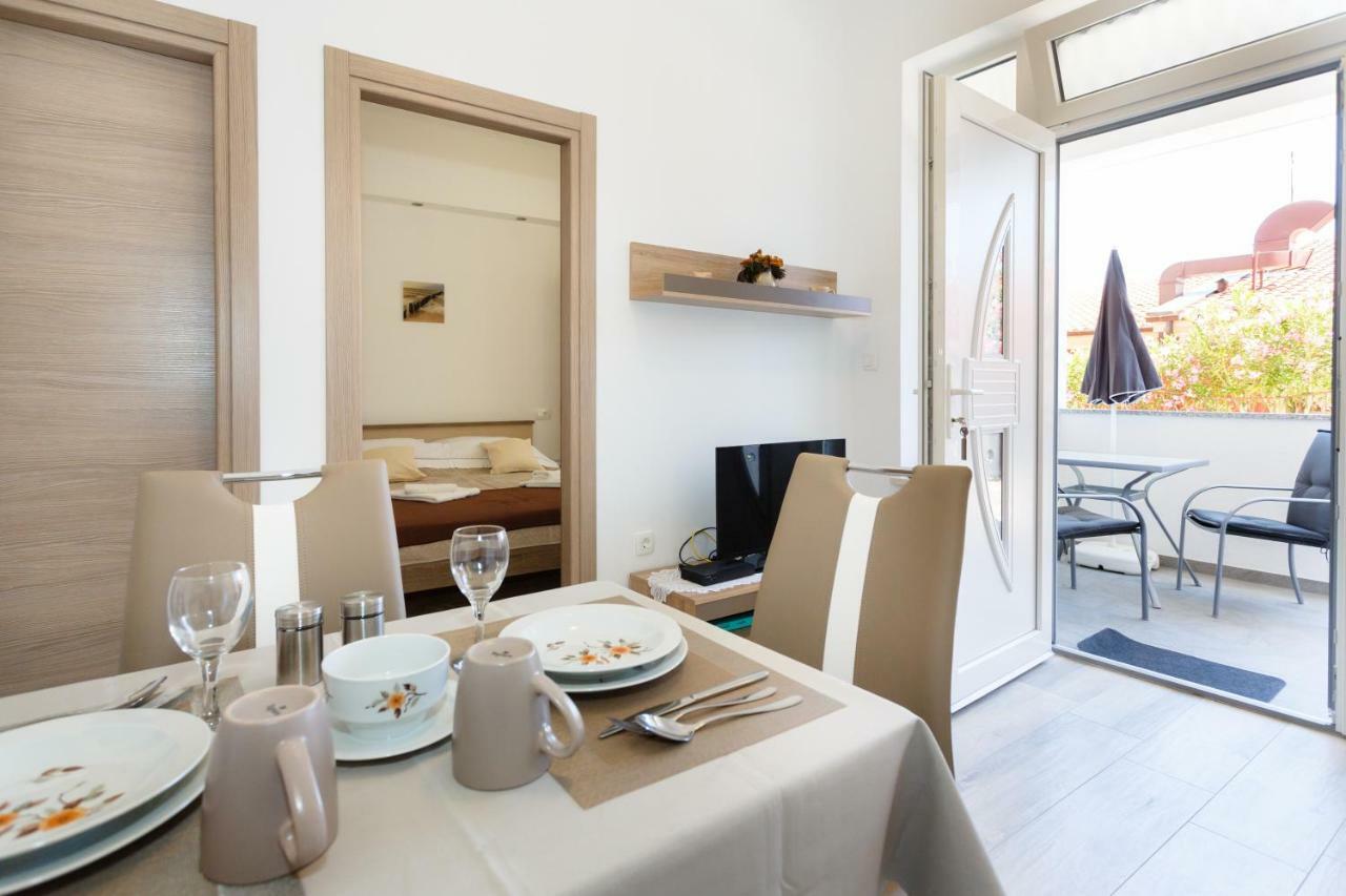 Apartment Rosemary 24 Krk Town Buitenkant foto