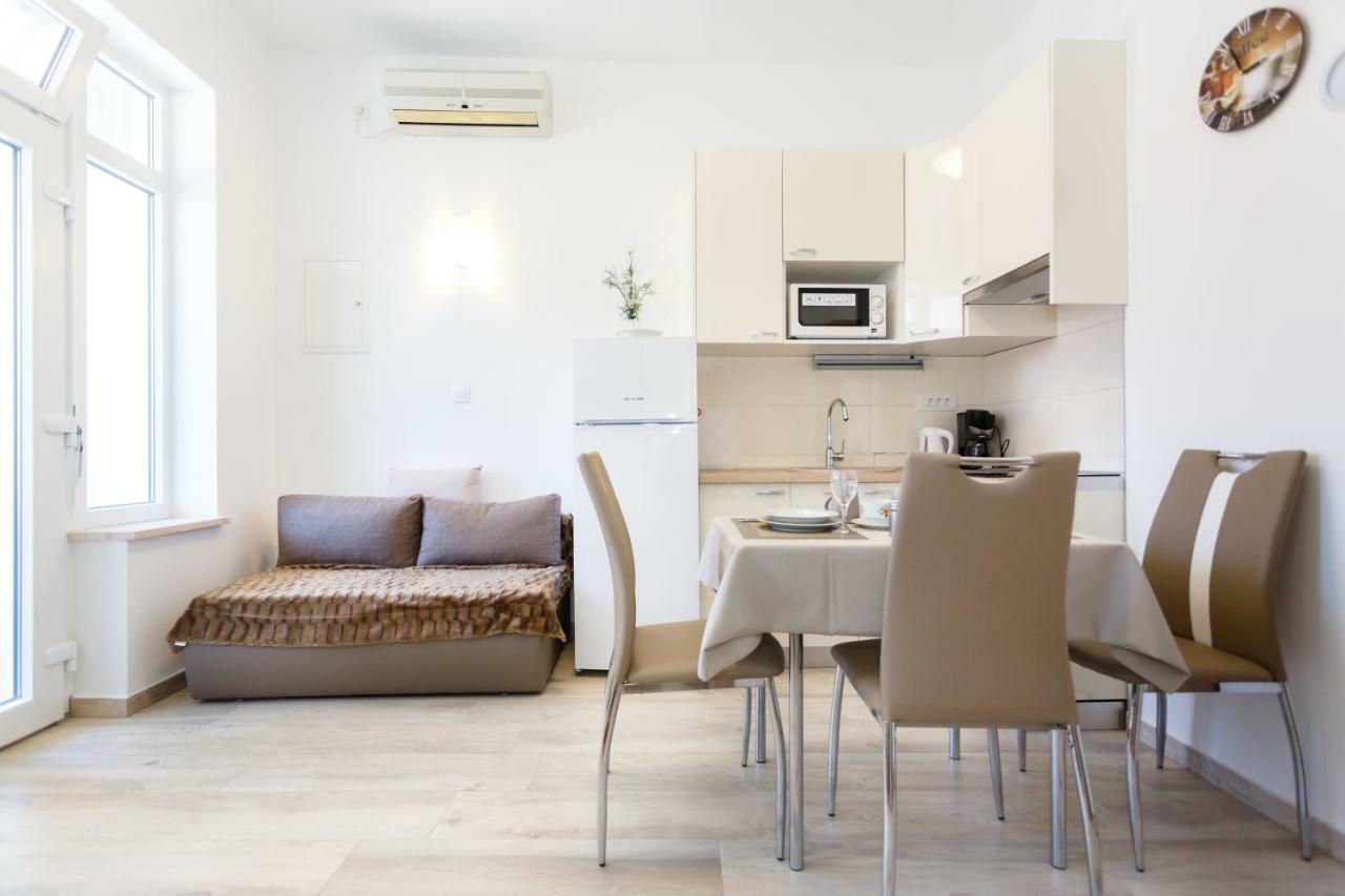 Apartment Rosemary 24 Krk Town Buitenkant foto