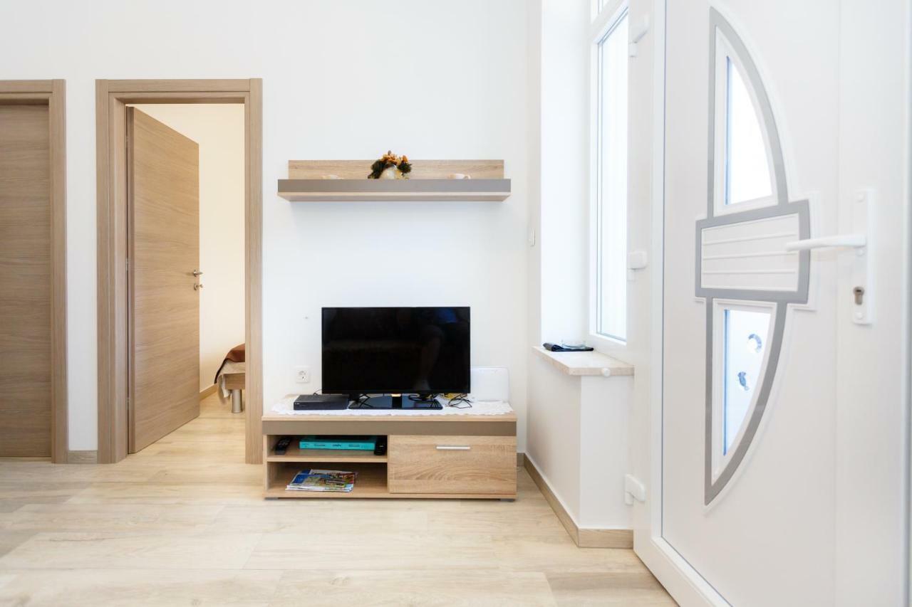 Apartment Rosemary 24 Krk Town Buitenkant foto